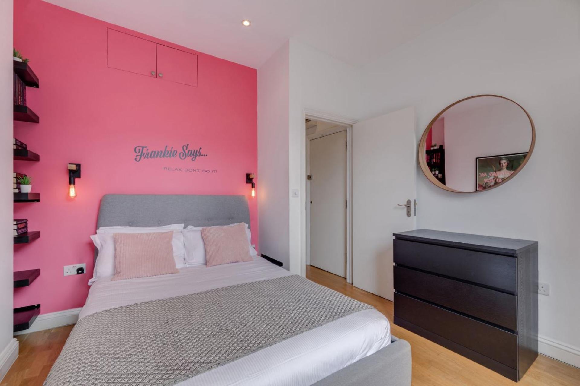 The Lipstick Palace - Fitzrovia - By Frankie Says ลอนดอน ภายนอก รูปภาพ