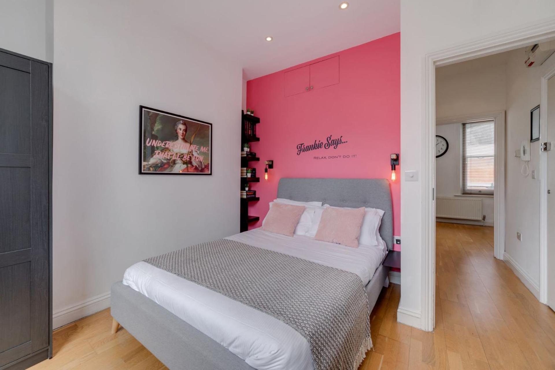 The Lipstick Palace - Fitzrovia - By Frankie Says ลอนดอน ภายนอก รูปภาพ
